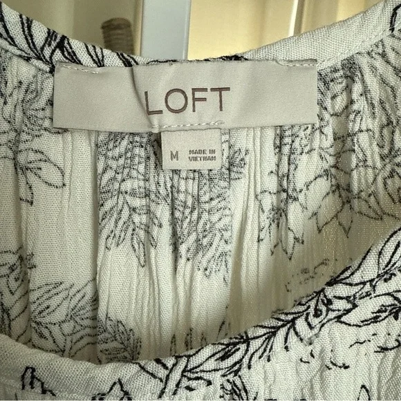 LOFT Ann Taylor Women's Safari Parrot Tropical Flutter Strap Cami Top Size M - Picture 5 of 8